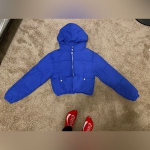 Blue puffer coat with pockets